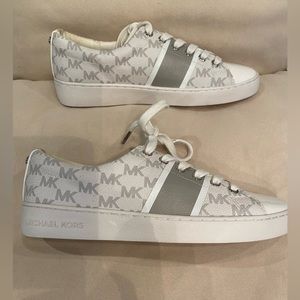 Michael Kors “Olivia” lace up women’s shoes 8